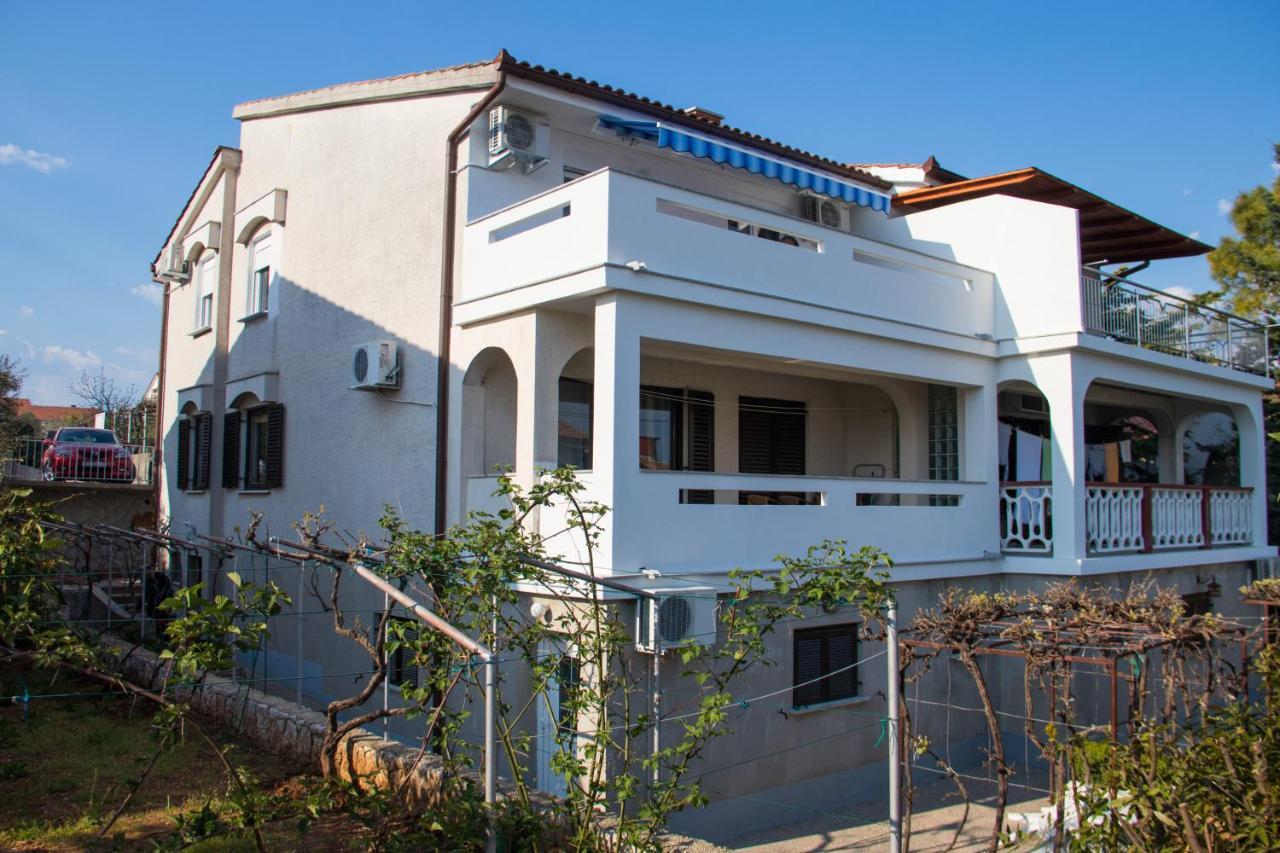 Apartman Mara Krk Town Exterior photo