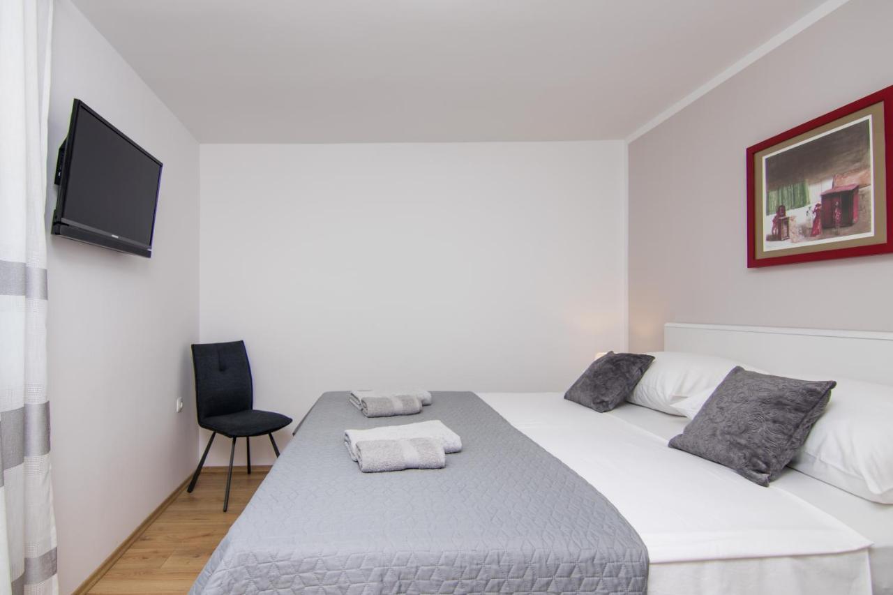 Apartman Mara Krk Town Exterior photo